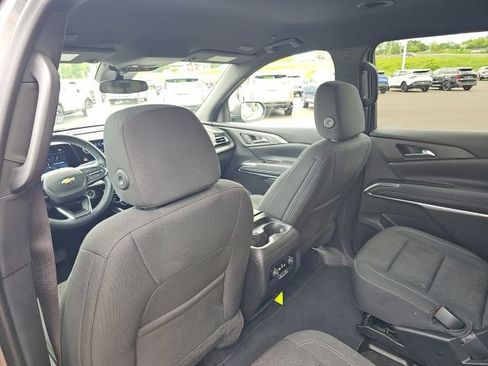 Used 2025 Chevrolet Traverse LT FWD image 35