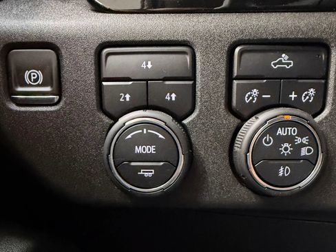 Used 2025 Chevrolet Silverado 2500 LT w/ Convenience Package AWD/4WD image 27