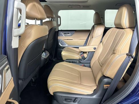 New 2025 INFINITI QX80 Sensory image 17