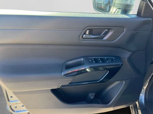 New 2025 Nissan Pathfinder SV image 19