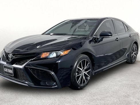 Used 2022 Toyota Camry SE FWD image 14
