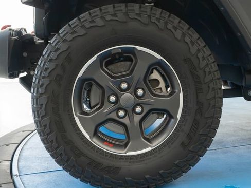 Used 2022 Jeep Gladiator Rubicon w/ Cold Weather Group AWD/4WD image 2