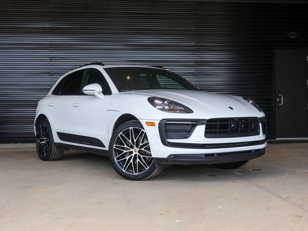 Certified 2026 Porsche Macan AWD/4WD image 9