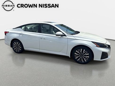 Certified 2024 Nissan Altima 2.5 SV w/ SV Premium Package FWD image 10