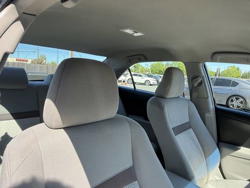 Used 2014 Toyota Camry LE image 16