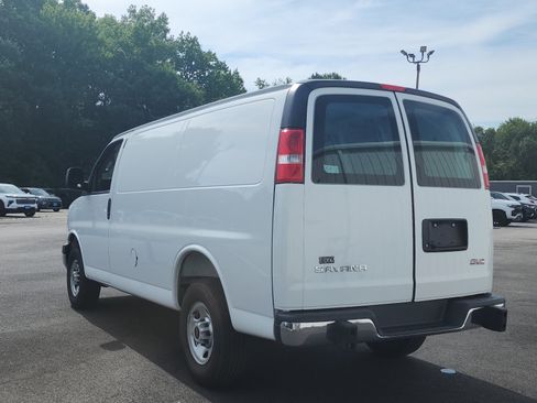 Used 2025 GMC Savana 2500 w/ Driver Convenience Package RWD image 3