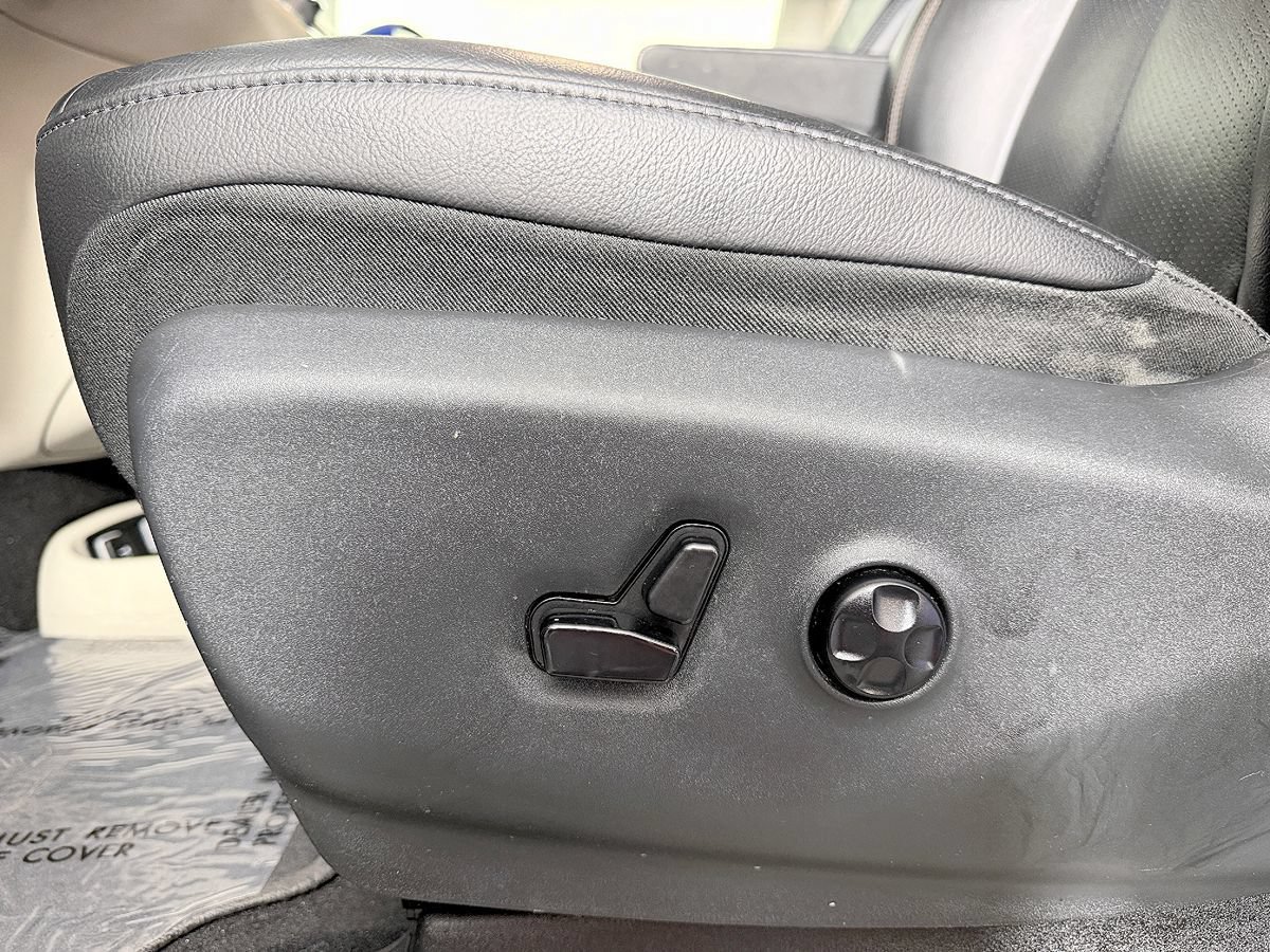 Used 2018 Chrysler Pacifica Touring-L w/ Tire & Wheel Group FWD image 30