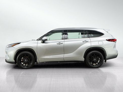 Used 2020 Toyota Highlander Limited AWD/4WD image 2