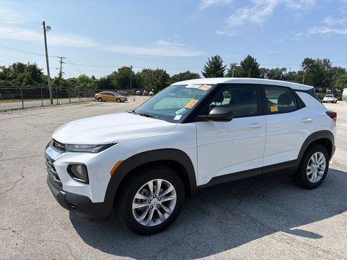 Used 2022 Chevrolet TrailBlazer LS FWD image 1