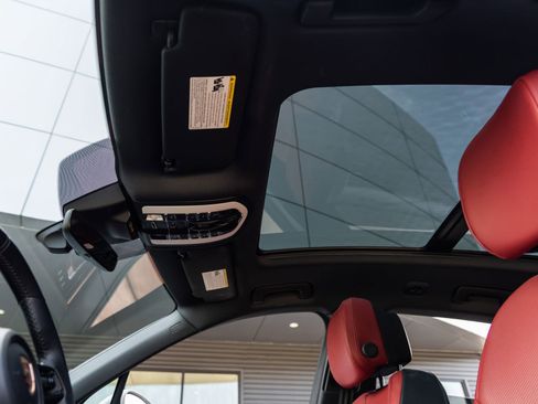 Certified 2023 Porsche Macan image 28