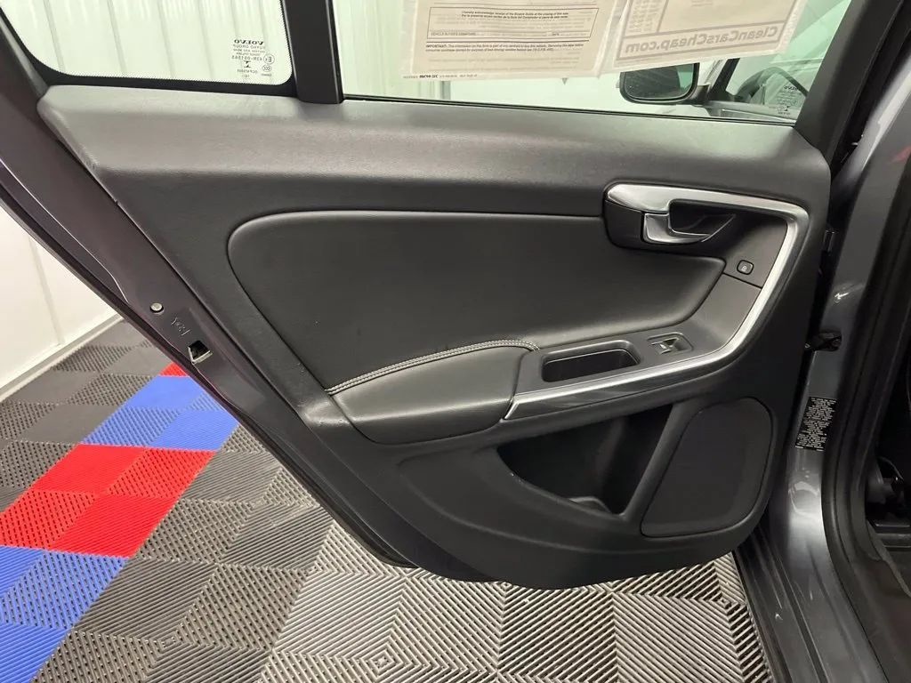 Used 2018 Volvo S60 T5 Dynamic w/ Vision Package AWD/4WD image 16