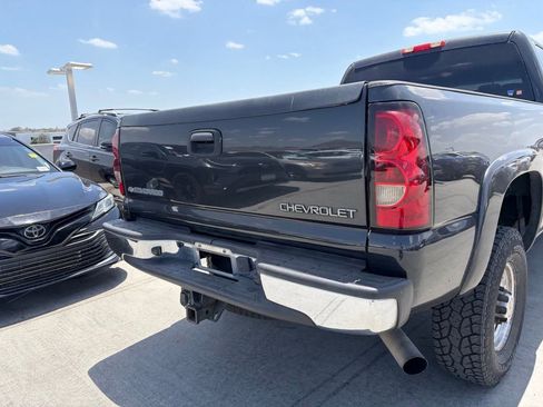 Used 2005 Chevrolet Silverado 2500 LT w/ Heavy-Duty Power Package RWD image 4