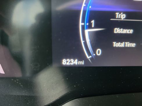 Used 2025 Toyota Corolla Cross XLE w/ Convenience Package image 25