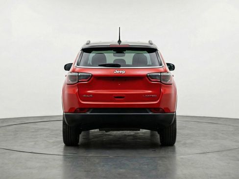 Used 2025 Jeep Compass Limited image 7