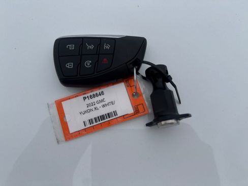 Used 2022 GMC Yukon XL Denali w/ Advanced Technology Package AWD/4WD image 29