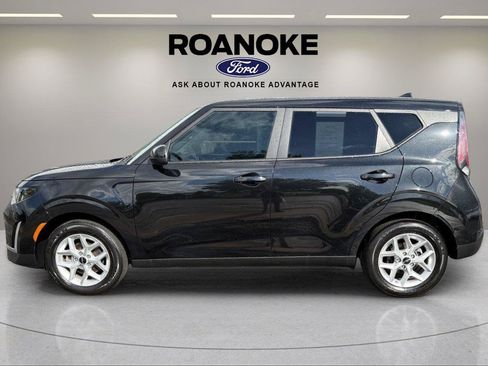 Used 2025 Kia Soul LX FWD image 9