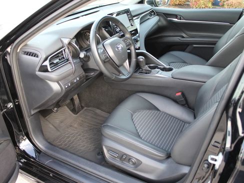 Used 2023 Toyota Camry SE image 11