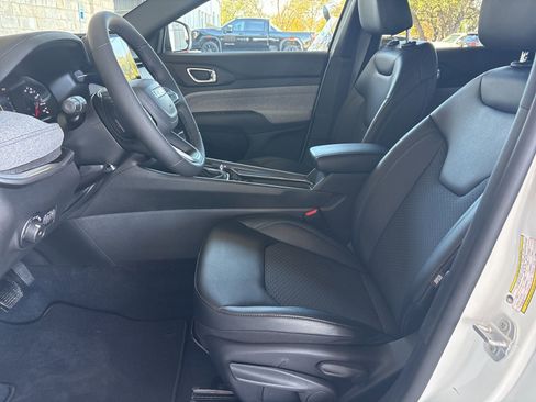 New 2026 Jeep Compass Latitude image 10