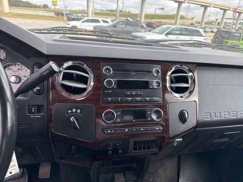 Used 2010 Ford F350 Lariat image 9