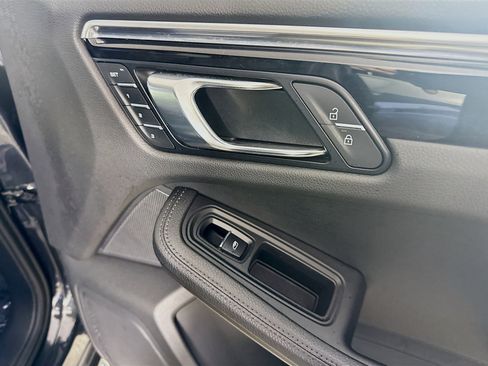 Used 2024 Porsche Macan image 31