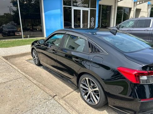 Used 2023 Honda Civic Touring image 2