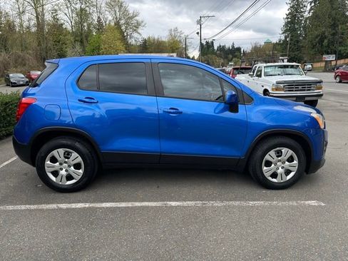 Used 2015 Chevrolet Trax LS w/ LPO, Cargo Package image 4