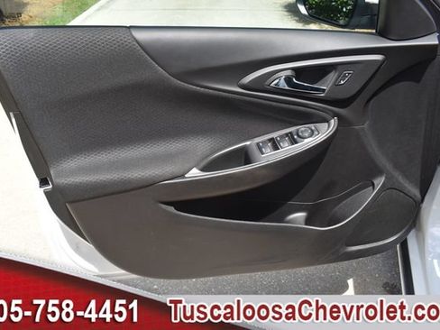Used 2025 Chevrolet Malibu RS FWD image 16