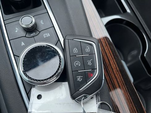 Used 2022 Cadillac Escalade Premium Luxury image 42