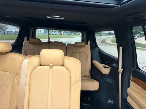 Used 2023 Jeep Grand Wagoneer Series III AWD/4WD image 7
