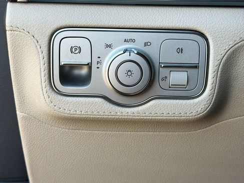 Used 2020 Mercedes-Benz GLE 350 4MATIC w/ AMG Line Exterior image 34