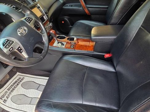 Used 2013 Toyota Highlander Limited AWD/4WD image 6