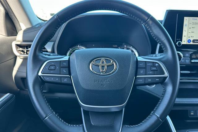 Used 2024 Toyota Highlander LE AWD/4WD image 26