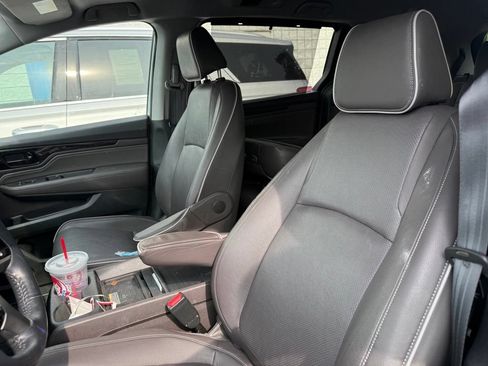 Used 2024 Honda Odyssey Elite image 9