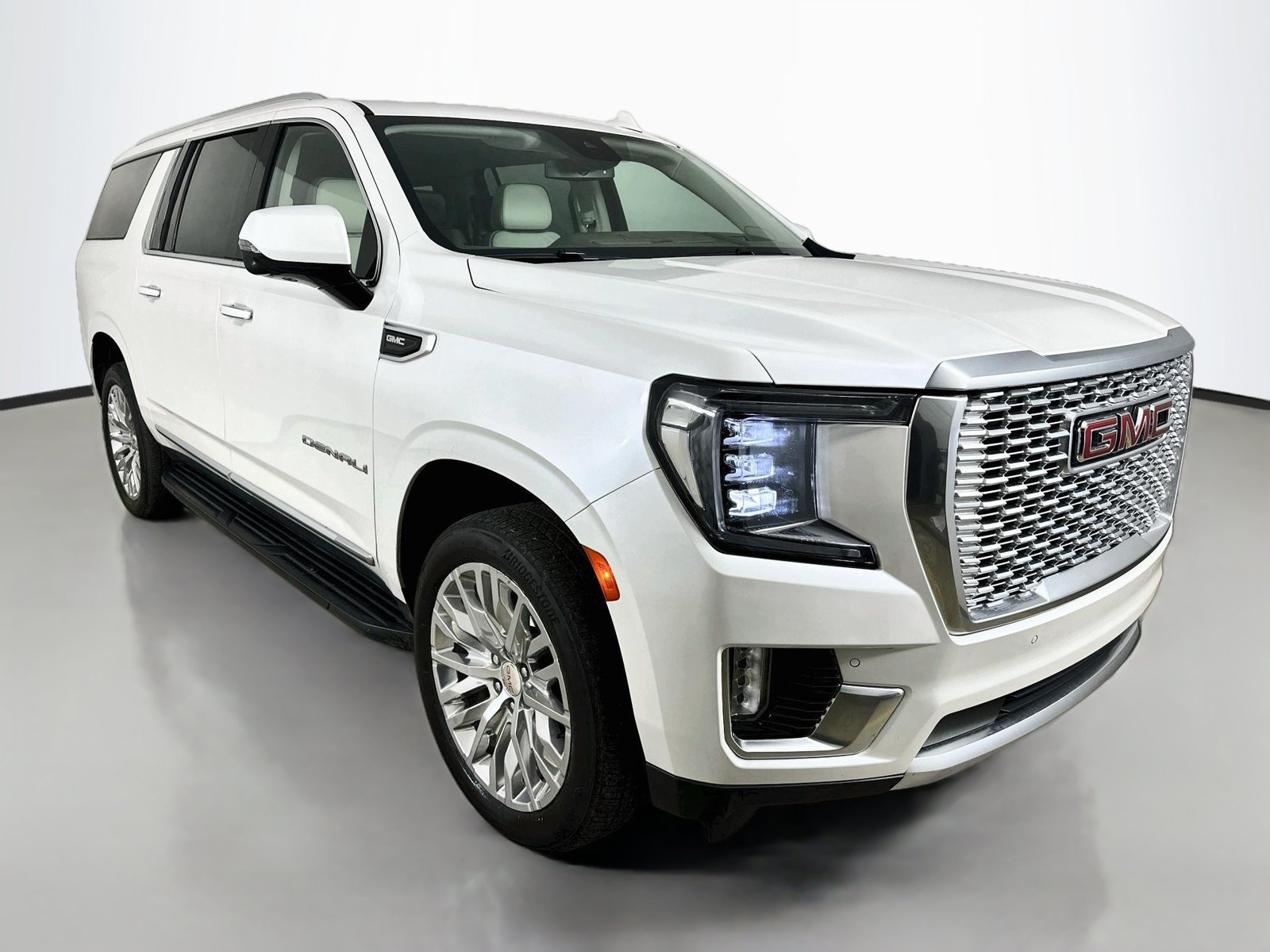 Used 2023 GMC Yukon XL Denali w/ LPO, Floor Liner Package AWD/4WD image 3
