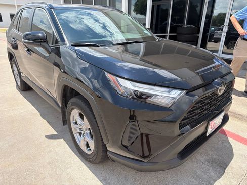 Used 2025 Toyota RAV4 XLE w/ Convenience Package AWD/4WD image 3
