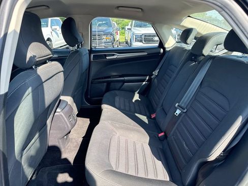 Used 2017 Ford Fusion SE w/ Fusion SE Technology Package FWD image 22