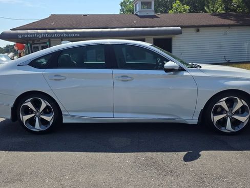Used 2018 Honda Accord Touring image 4