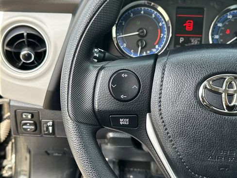 Used 2018 Toyota Corolla LE image 21