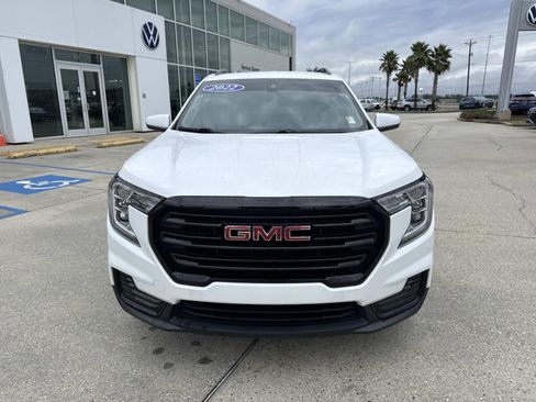 Used 2022 GMC Terrain SLE w/ Driver Convenience Package image 2