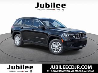 New 2025 Jeep Grand Cherokee Laredo X w/ Luxury Tech Group I RWD video 1