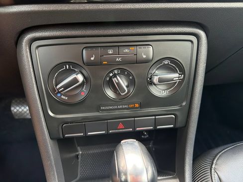 Used 2013 Volkswagen Beetle 2.5 FWD image 27