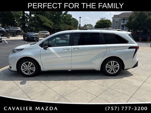 Used 2023 Toyota Sienna XSE w/ Protection Package (TMS) AWD/4WD image 4