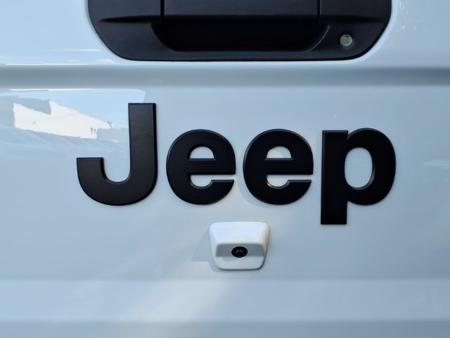 Certified 2025 Jeep Gladiator Sport w/ Premium Package AWD/4WD image 16