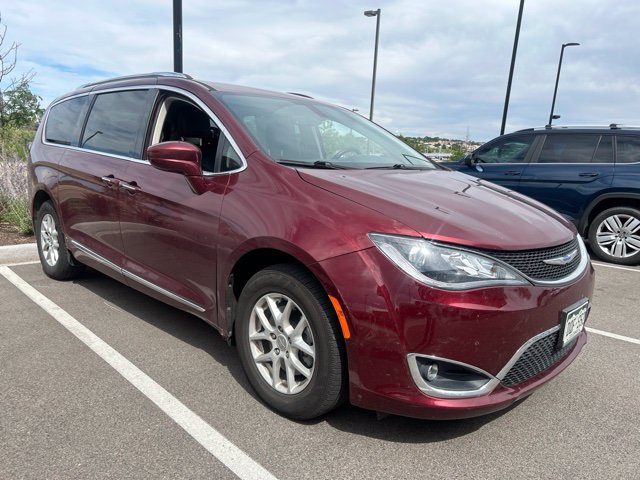 Used 2020 Chrysler Pacifica Touring-L FWD image 2
