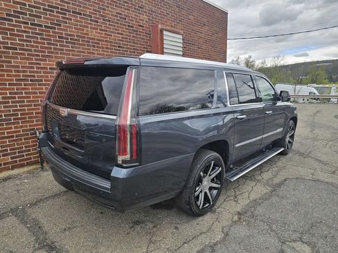 Used 2019 Cadillac Escalade ESV Platinum AWD/4WD image 2