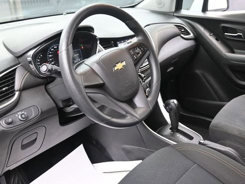 Used 2018 Chevrolet Trax LS image 14