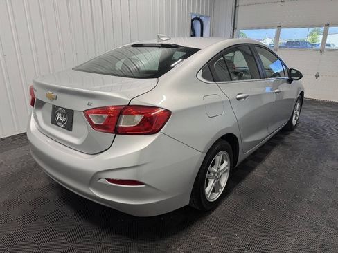 Used 2018 Chevrolet Cruze LT FWD image 3