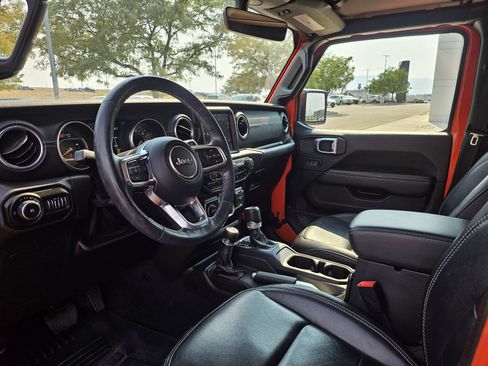 Used 2019 Jeep Wrangler Unlimited Sahara w/ Uconnect 4C Nav & Sound Group AWD/4WD image 10