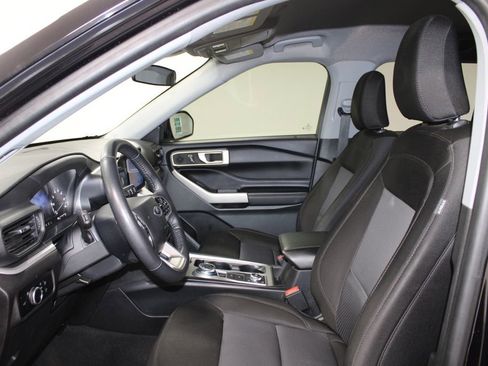 Used 2023 Ford Explorer XLT AWD/4WD image 21