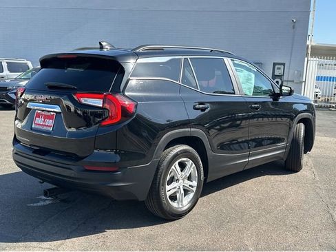 Certified 2022 GMC Terrain SLE w/ Driver Convenience Package image 11